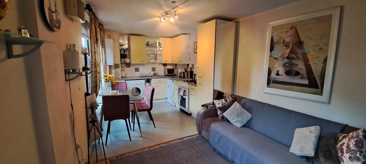 Modern Aparment By Brick Lane, London location